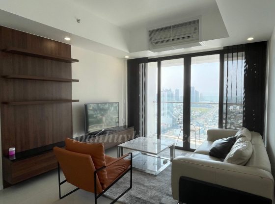 Elegant 2 Bedroom Apartment on High Floor For Rent