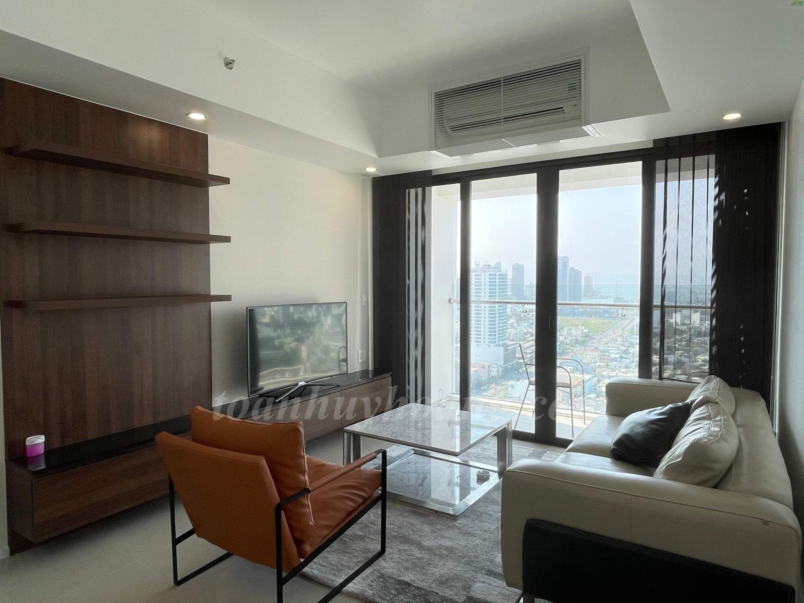 Elegant 2 Bedroom Apartment on High Floor For Rent