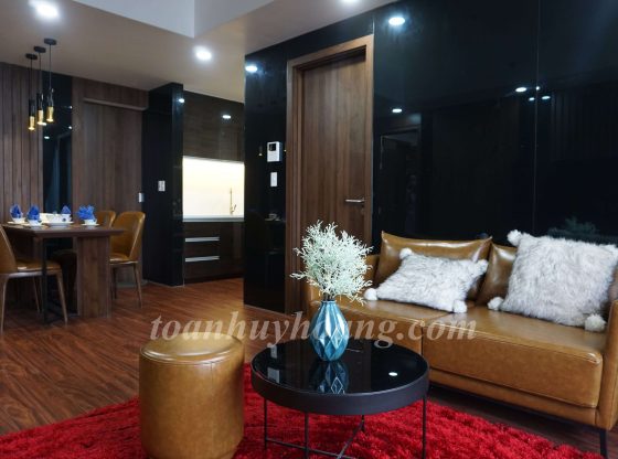 wooden floor luxury 2-bedroom apartment