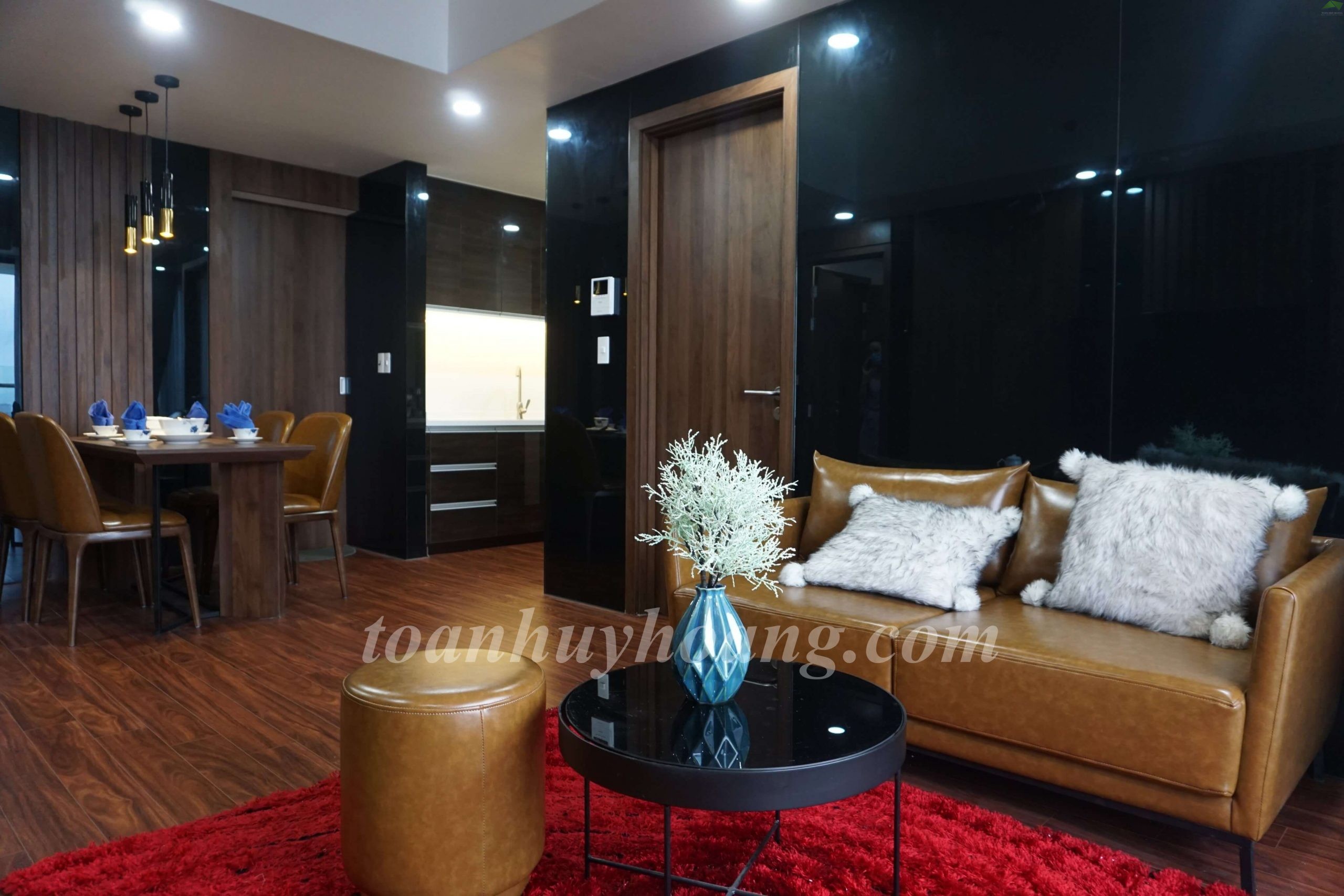 wooden floor luxury 2-bedroom apartment