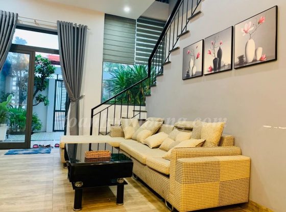 Endearing 2-storey House for rent in Hoa Hai Ward