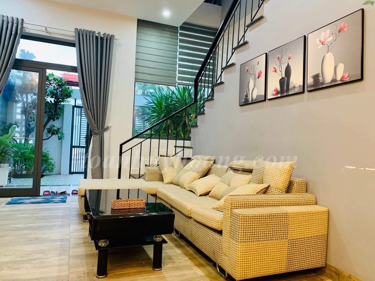 Endearing 2-storey House for rent in Hoa Hai Ward